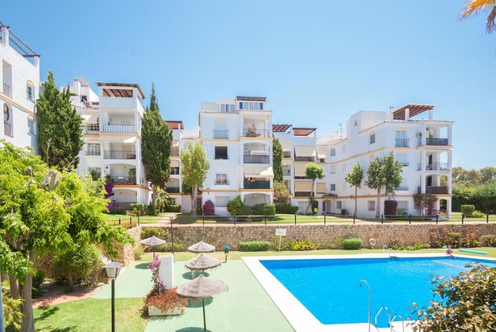 Apartamento Con Piscina Cerca Del Golf En Atalaya - Atalaya Del Golf 31 Estepona Exterior photo